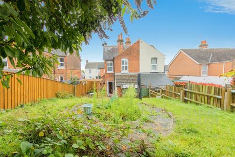 3 bedroom semi-detached house for sale - Martin Road, Ipswich, IP2