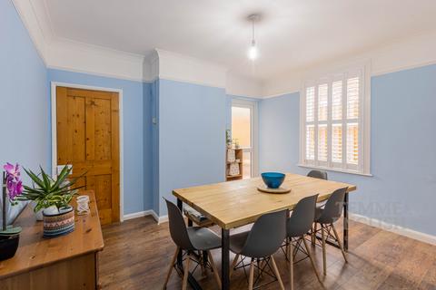 3 bedroom semi-detached house for sale - Martin Road, Ipswich, IP2