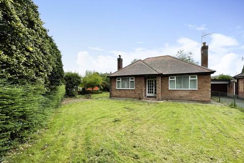 2 bedroom bungalow for sale - Rowton Bridge Road, Christleton, Chester, Cheshire, CH3