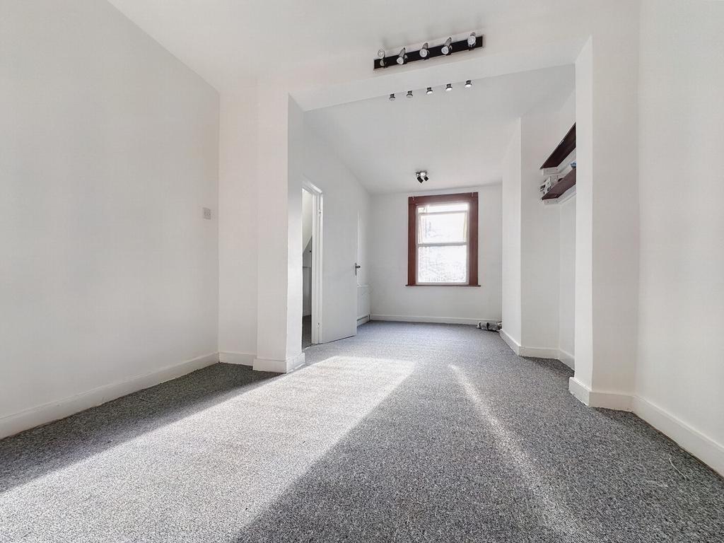 Garibaldi Street, London, SE18 3 bed house to rent £2,200 pcm (£508 pw)