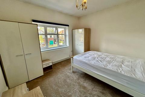 2 bedroom end of terrace house to rent, Headstone Lane, Harrow HA2