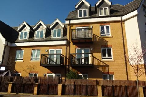 1 bedroom flat for sale, Featherstone Court, Southall UB2