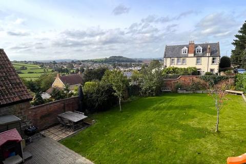 4 Bay Hill, Ilminster, TA19 0AT