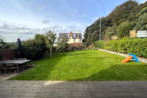4 Bay Hill, Ilminster, TA19 0AT