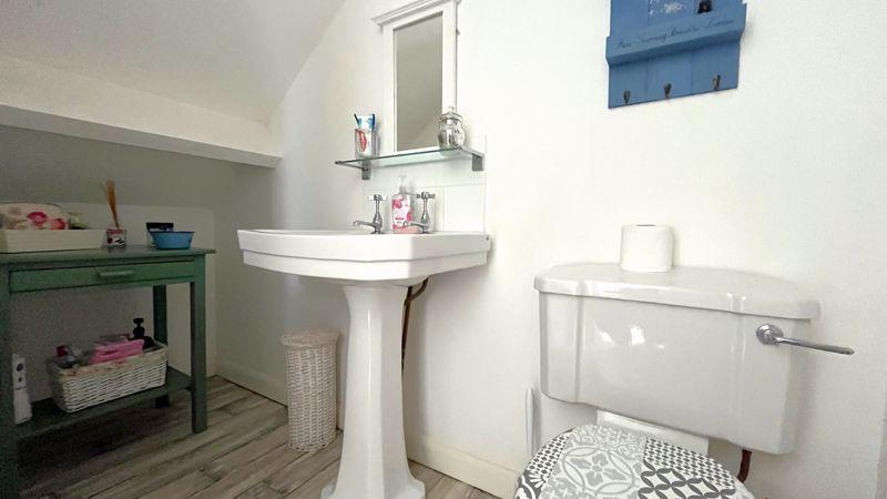 En Suite Cloakroom
