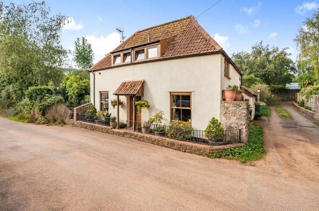 Winsors Lane, Carhampton, Minehead, Somerset, TA24 3 bed detached house