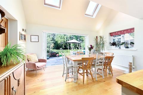 Laurel Cottage Buckham Hill, Uckfield, TN22 5XZ