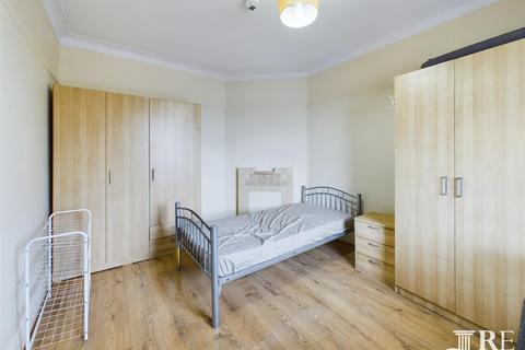 1 bedroom in a house share to rent - College Road, London, NW10 5HD