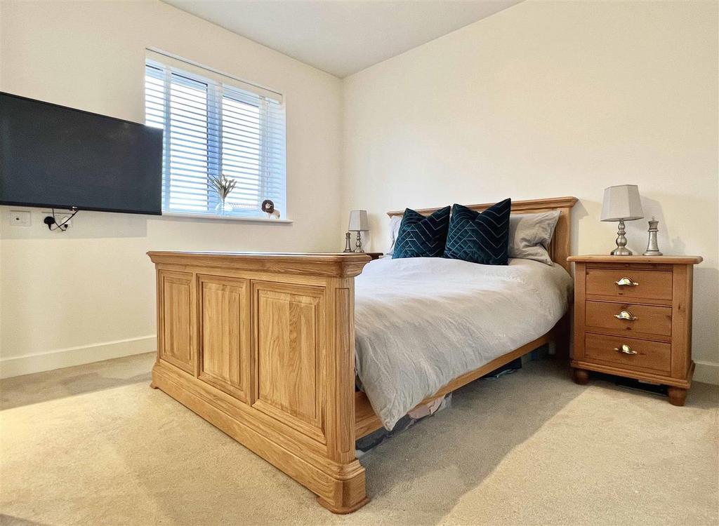 Bed 1b.jpg