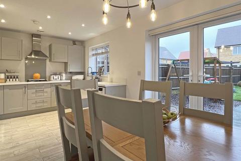 17 Evans Way, Witham, CM8 2FX