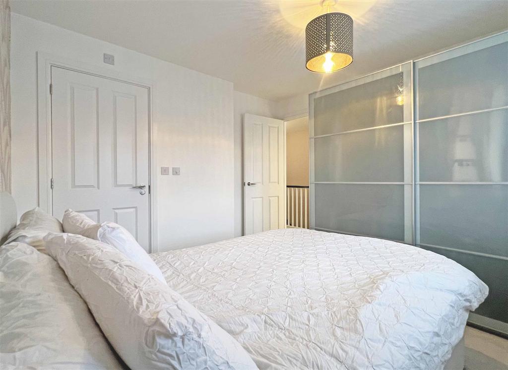 Bed 1b.jpg