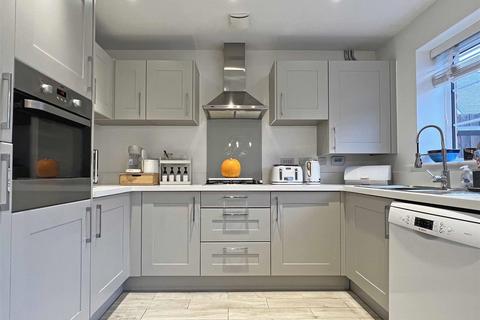 17 Evans Way, Witham, CM8 2FX