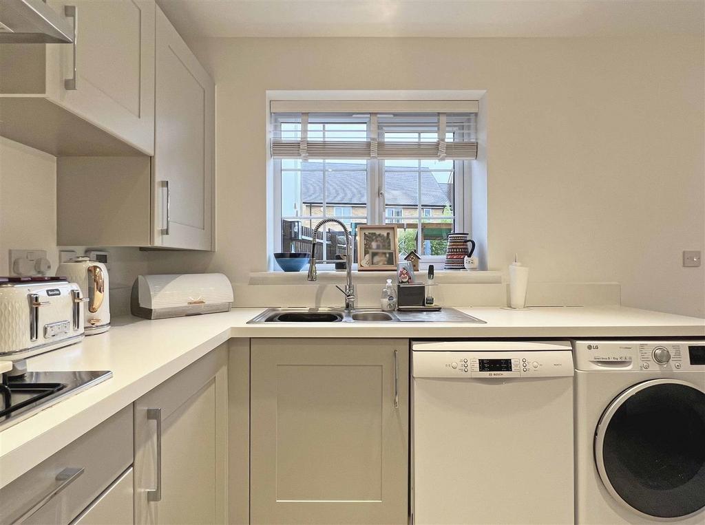 Kitchen b.jpg