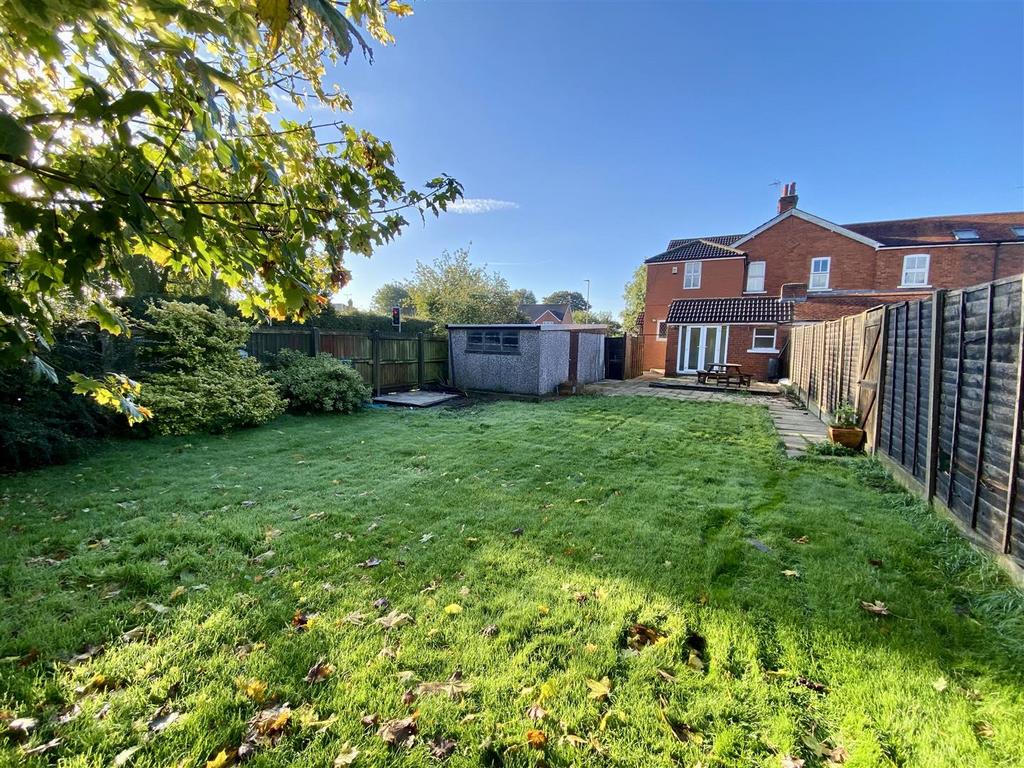 East Dale Road, Melton, North Ferriby 4 bed semidetached house for