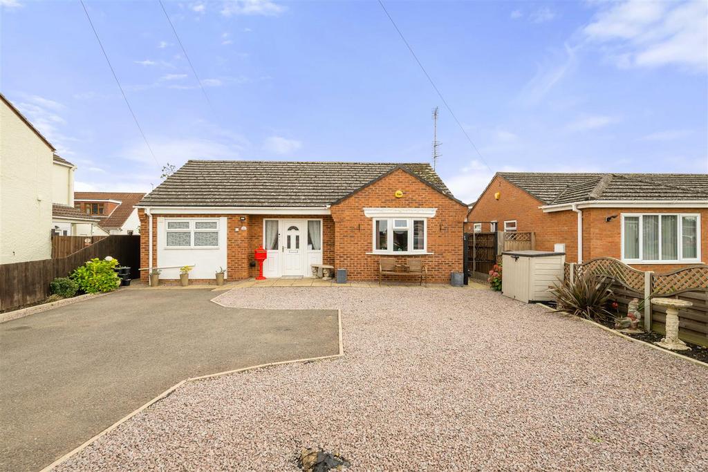 Broadgate, Weston Hills, Spalding 3 bed detached bungalow for sale £