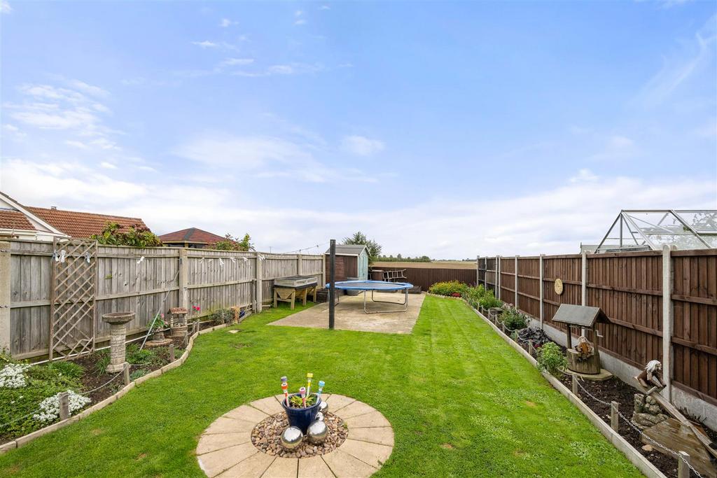 Broadgate, Weston Hills, Spalding 3 bed detached bungalow for sale £