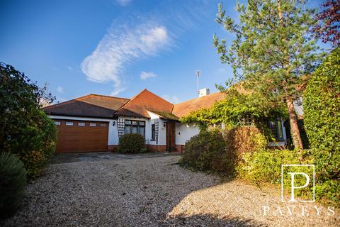3 bedroom detached bungalow for sale - Fourth Avenue, Frinton-On-Sea