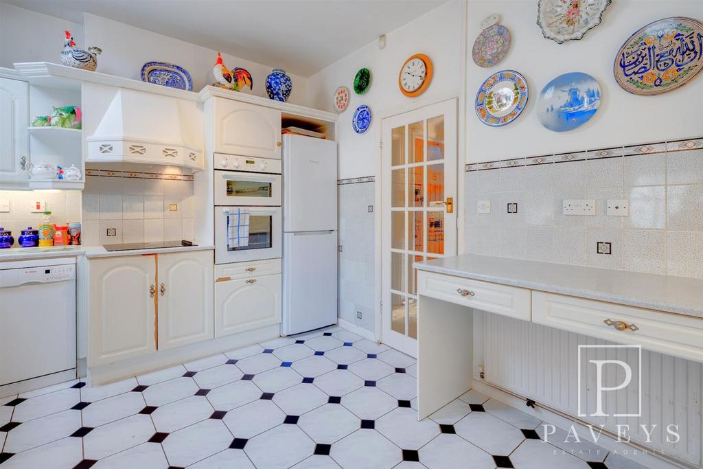 Kitchen breakfast room