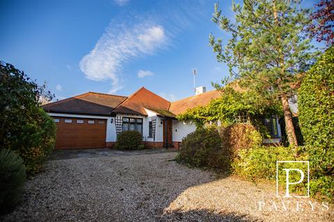 69 Fourth Avenue, Frinton-on-sea, CO13 9DY