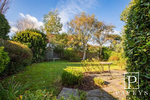 69 Fourth Avenue, Frinton-on-sea, CO13 9DY