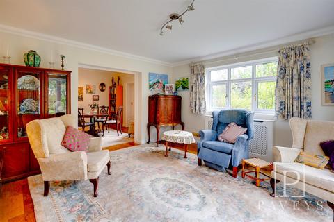 69 Fourth Avenue, Frinton-on-sea, CO13 9DY