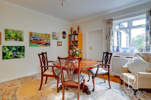 69 Fourth Avenue, Frinton-on-sea, CO13 9DY
