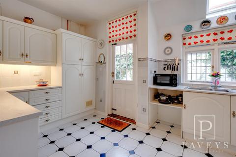 69 Fourth Avenue, Frinton-on-sea, CO13 9DY