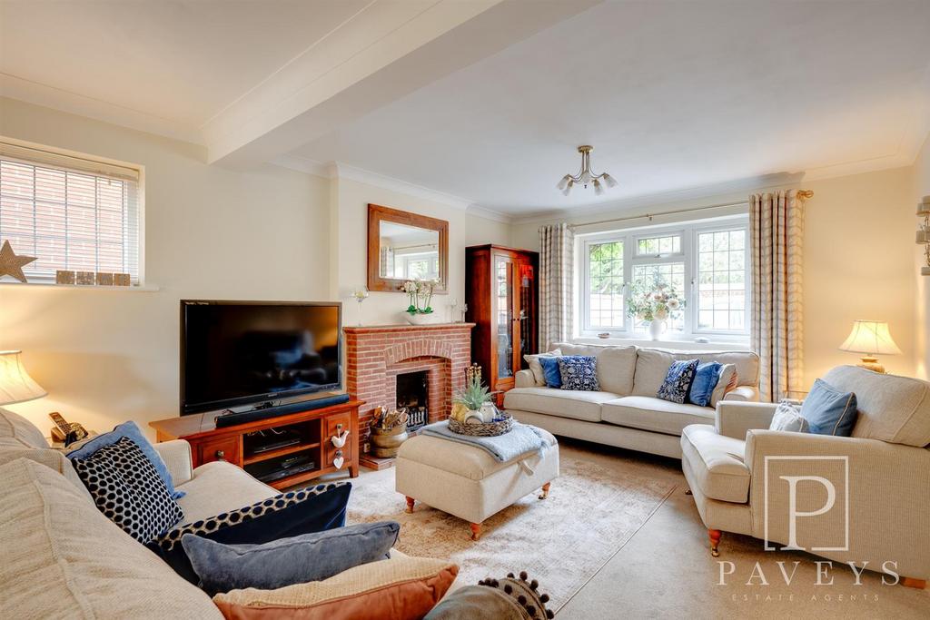 Colchester Road, St. Osyth 3 bed detached house for sale £495,000