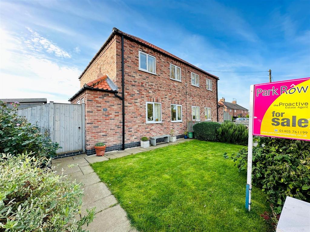 Kings Causeway, Swinefleet, Goole 3 bed semidetached house for sale