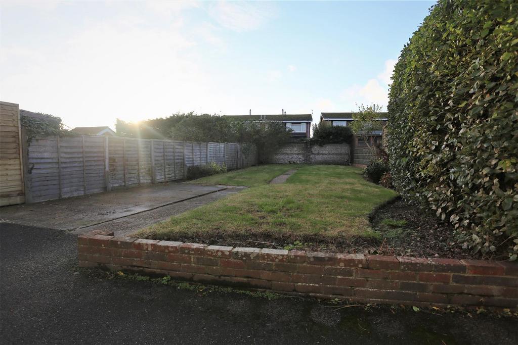Crown Road, ShorehamBySea 3 bed bungalow £1,695 pcm (£391 pw)