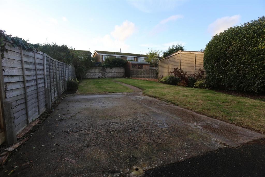 Crown Road, ShorehamBySea 3 bed bungalow to rent £1,695 pcm (£391 pw)
