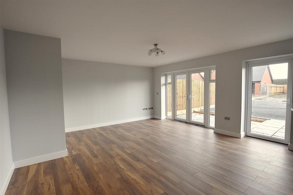 Pound Lane, CliftonOnTeme, Worcestershire 2 bed detached bungalow for