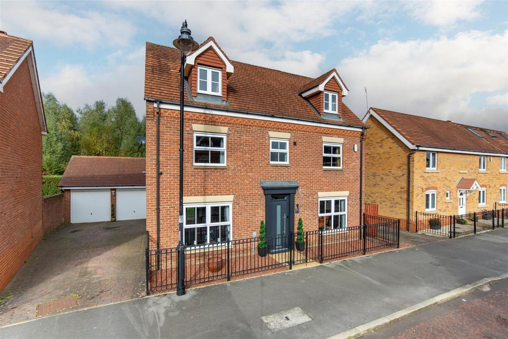 Barmoor Drive, Great Park, Newcastle Upon Tyne 5 bed detached house £