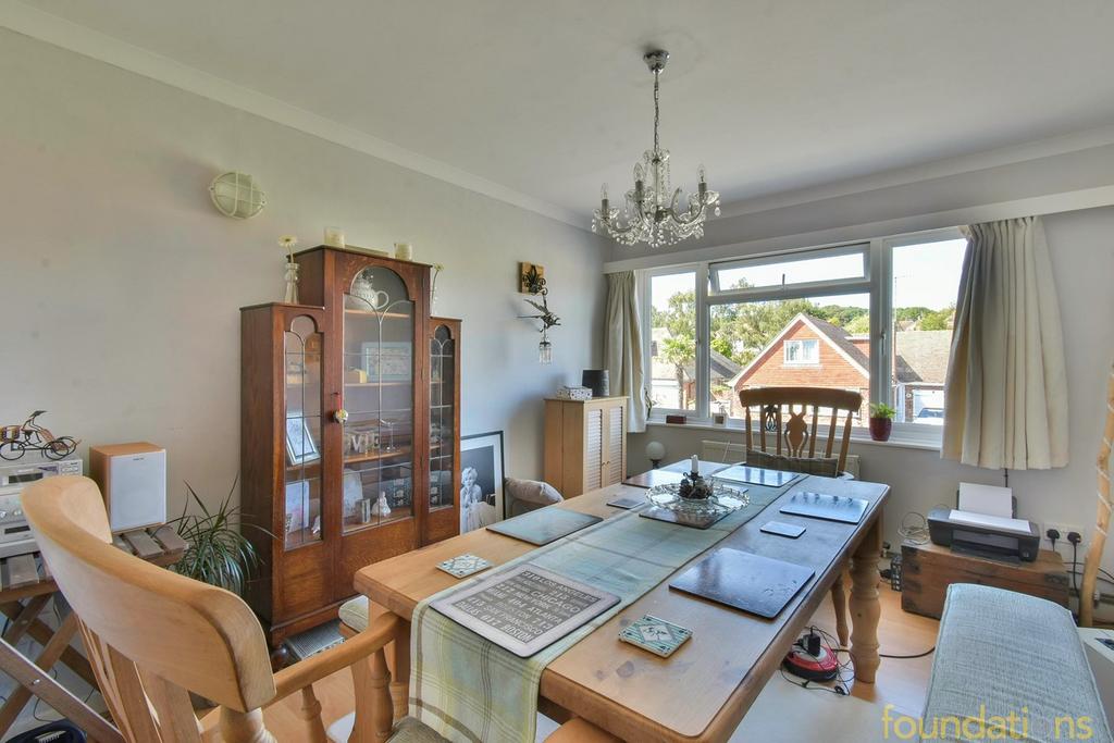 Cowdray Park Road, Bexhill on Sea, East Sussex, TN39 3 bed flat for