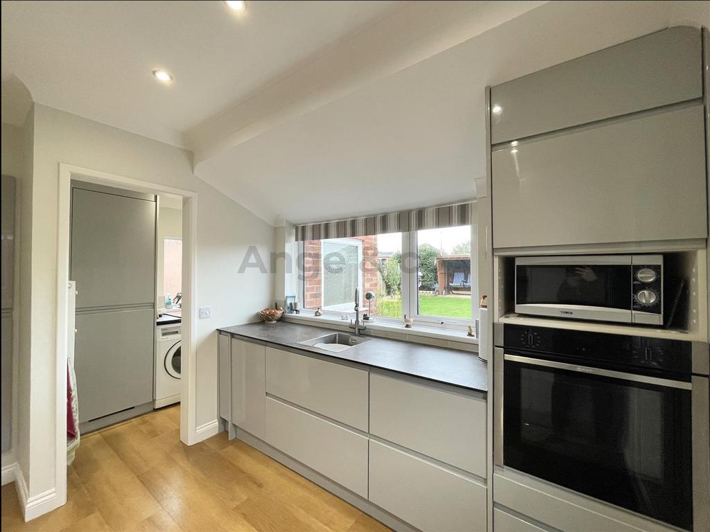 Highland Way, South Lowestoft 2 bed chalet for sale £290,000