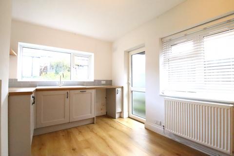3 bedroom ground floor maisonette to rent, Selsdon Road, South Croydon CR2