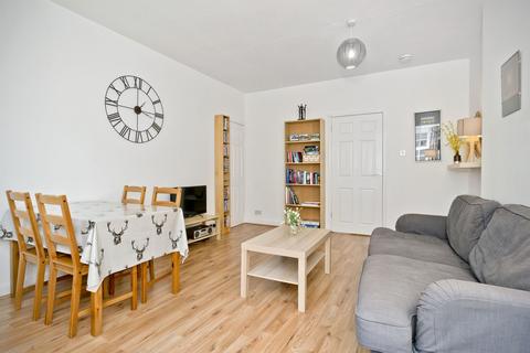 255/3 Canongate, Edinburgh, EH8 8BQ