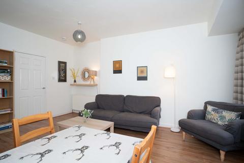 255/3 Canongate, Edinburgh, EH8 8BQ