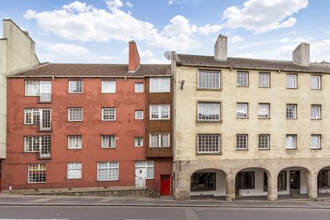 255/3 Canongate, Edinburgh, EH8 8BQ