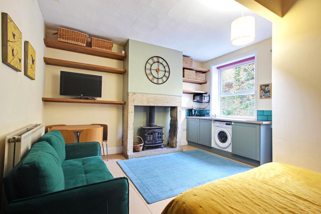 Lounge or Studio Flat