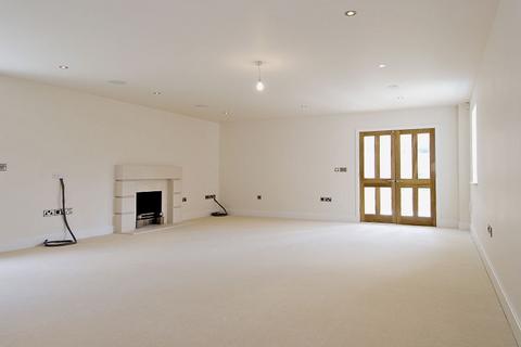 5 bedroom detached house to rent, Sandy Lane, Bramcote, Nottingham, Nottinghamshire NG9 3GS