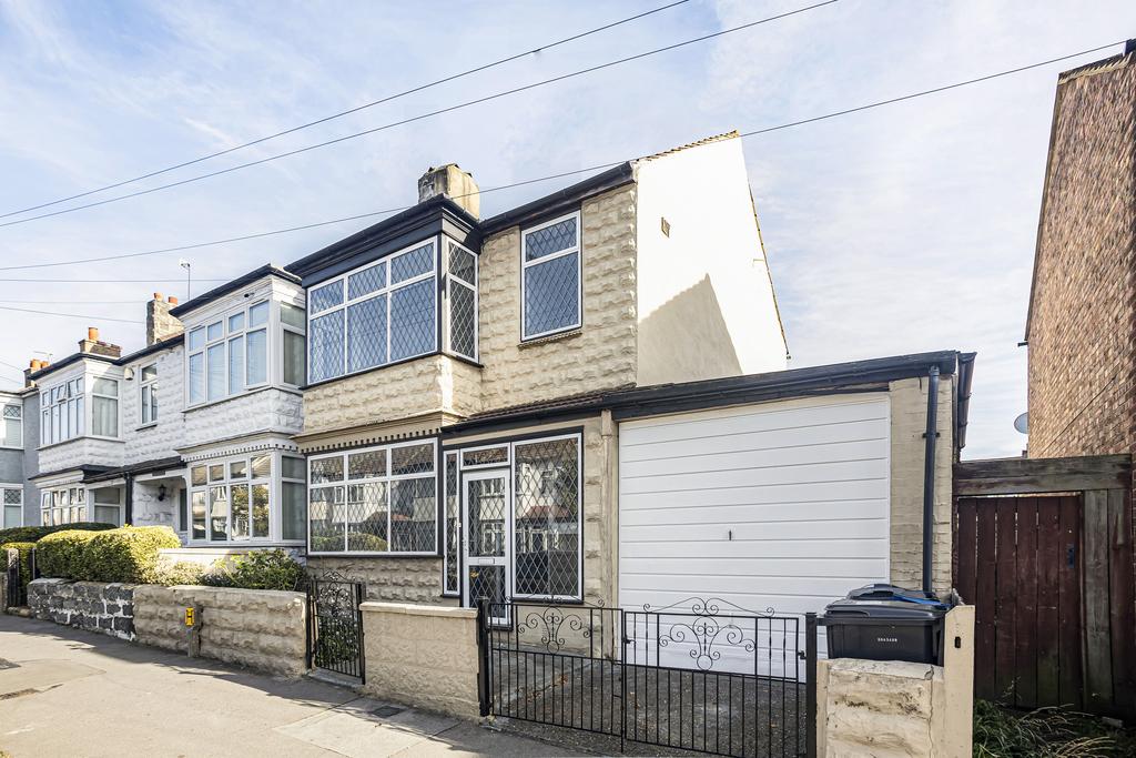 Thornton Heath CR7 3 bed end of terrace house for sale £425,000