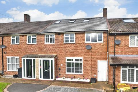 114 Hatch Gardens, Tadworth, KT20 5JT