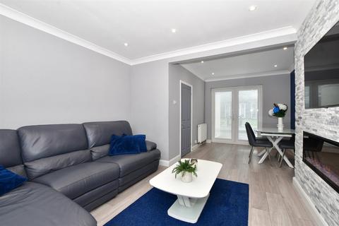 114 Hatch Gardens, Tadworth, KT20 5JT