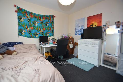 4 bedroom terraced house to rent, Royal Park Road, Hyde Park LS6