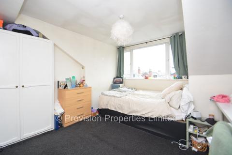 4 bedroom terraced house to rent, Royal Park Road, Hyde Park LS6