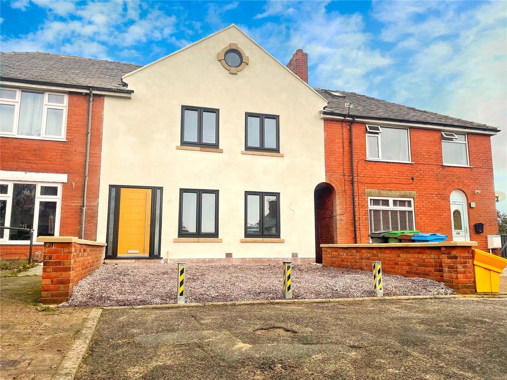 Hayfield Close, Moorside, Oldham... 3 bed townhouse £230,000