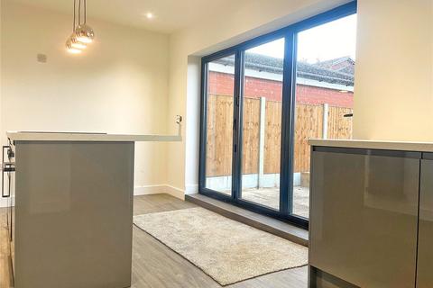 35 Hayfield Close, Oldham, OL4 2LX