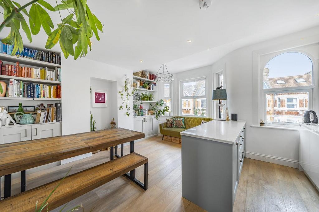 Handforth Road, Lambeth 3 bed flat for sale £750,000