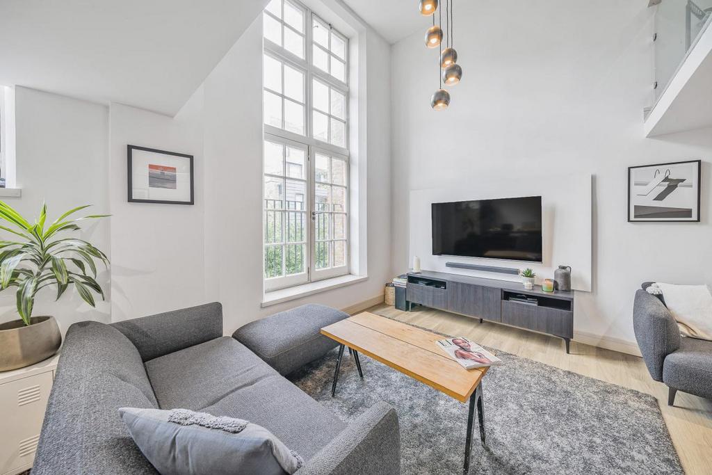 Albany Road, Camberwell 2 bed flat for sale £510,000
